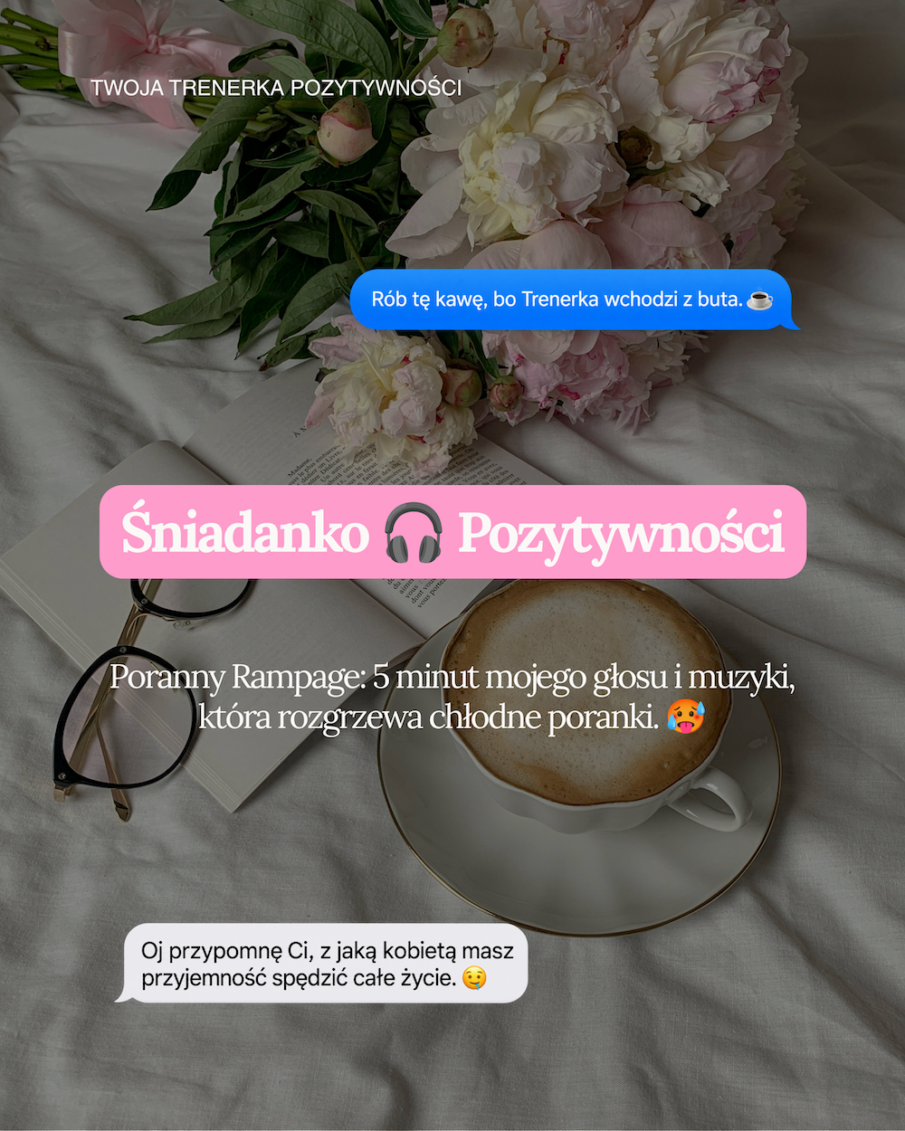 Śniadanko Pozytywności — poranny Rampage Gabi. Okładka z filiżanką kawy, książką i różowymi piwoniami.